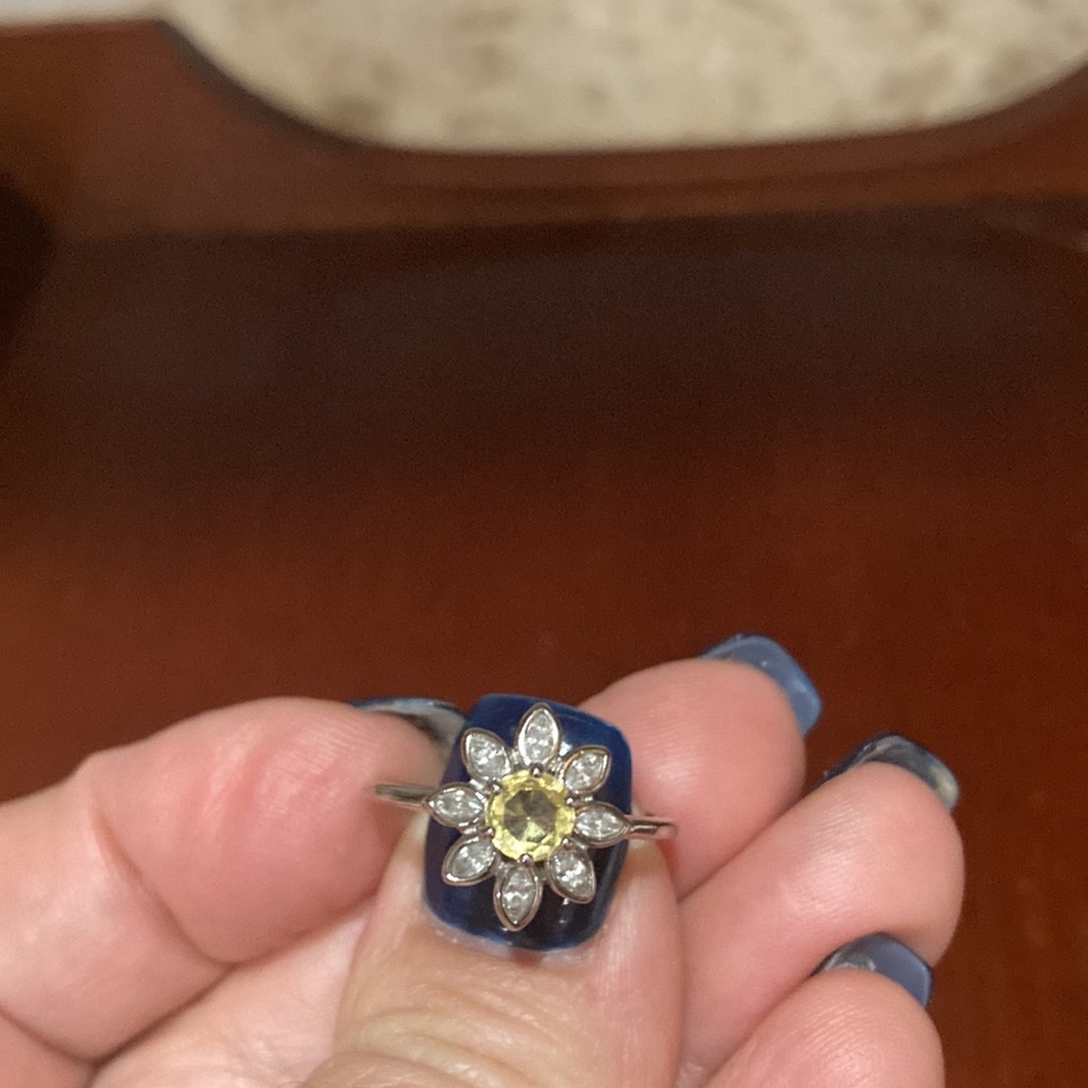 Daisy ring - Picture 3 of 6